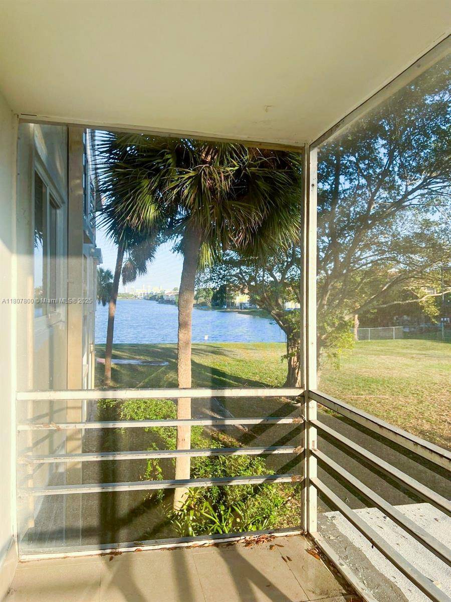 Miami, FL 33179,447 NE 195th St #217