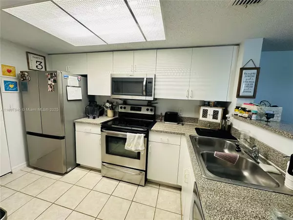 Coconut Creek, FL 33073,5031 Wiles Rd #304