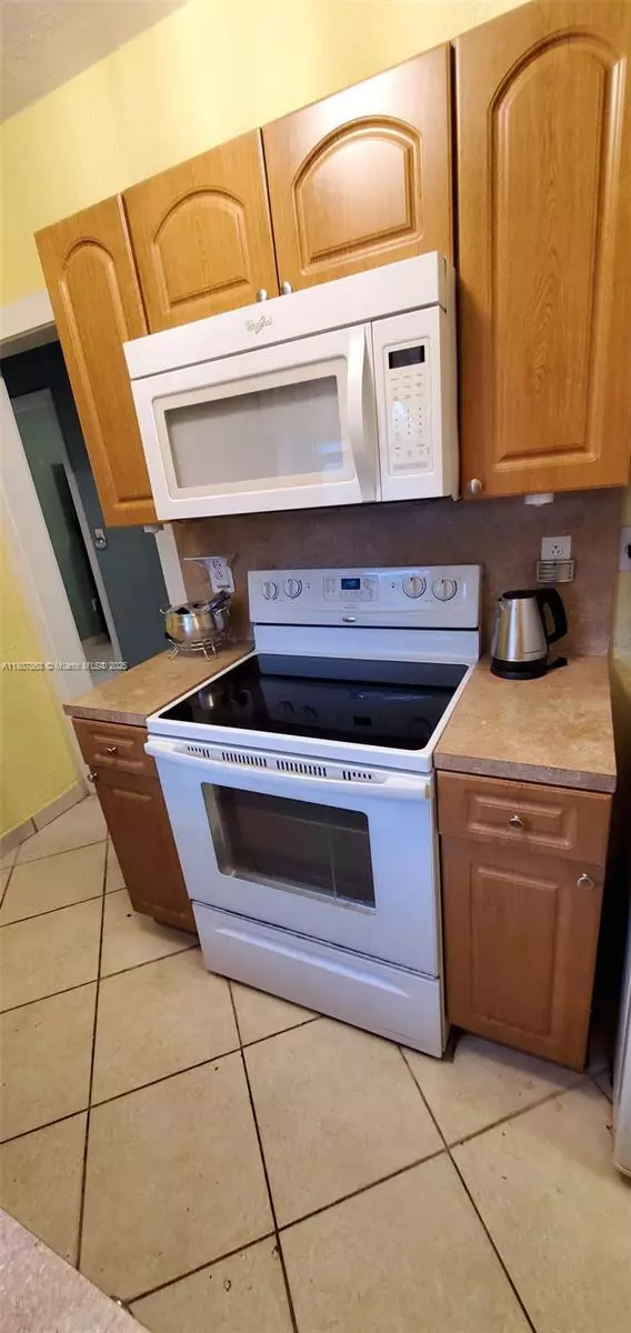 North Miami Beach, FL 33162,1679 NE 175th St
