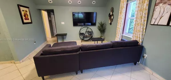 North Miami Beach, FL 33162,1679 NE 175th St