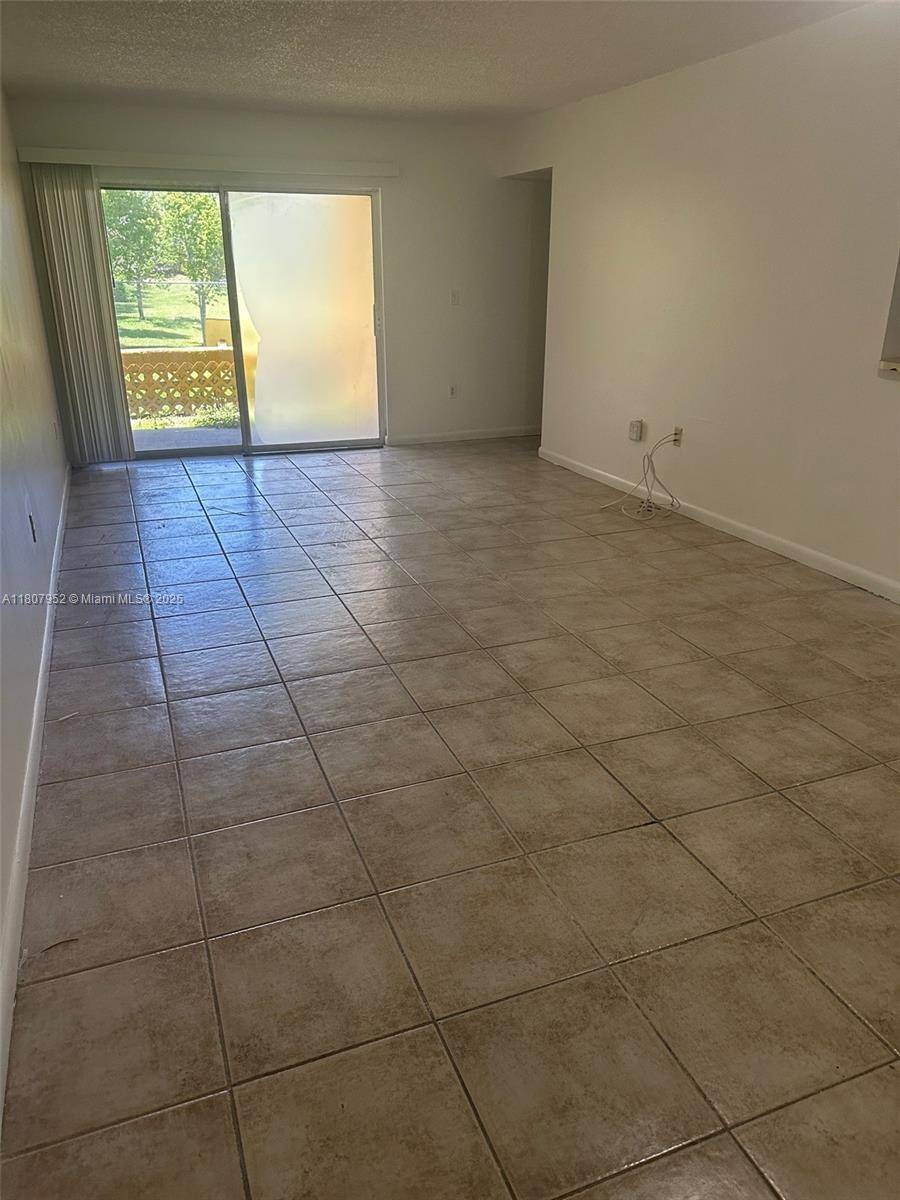 Miami, FL 33172,9741 Fontainebleau Blvd #H109