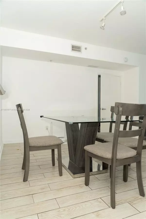 Miami, FL 33131,325 S Biscayne Blvd #1521