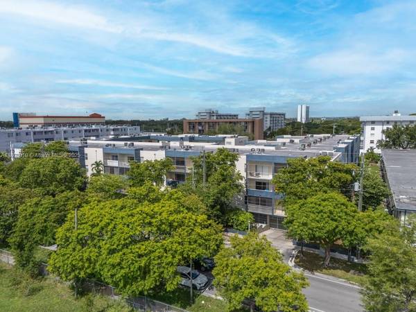 North Miami Beach, FL 33162,16750 NE 10th Ave #225
