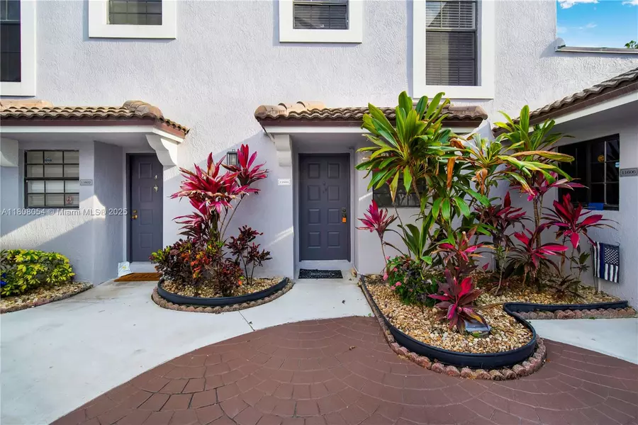 11604 NW 11th St, Pembroke Pines, FL 33026