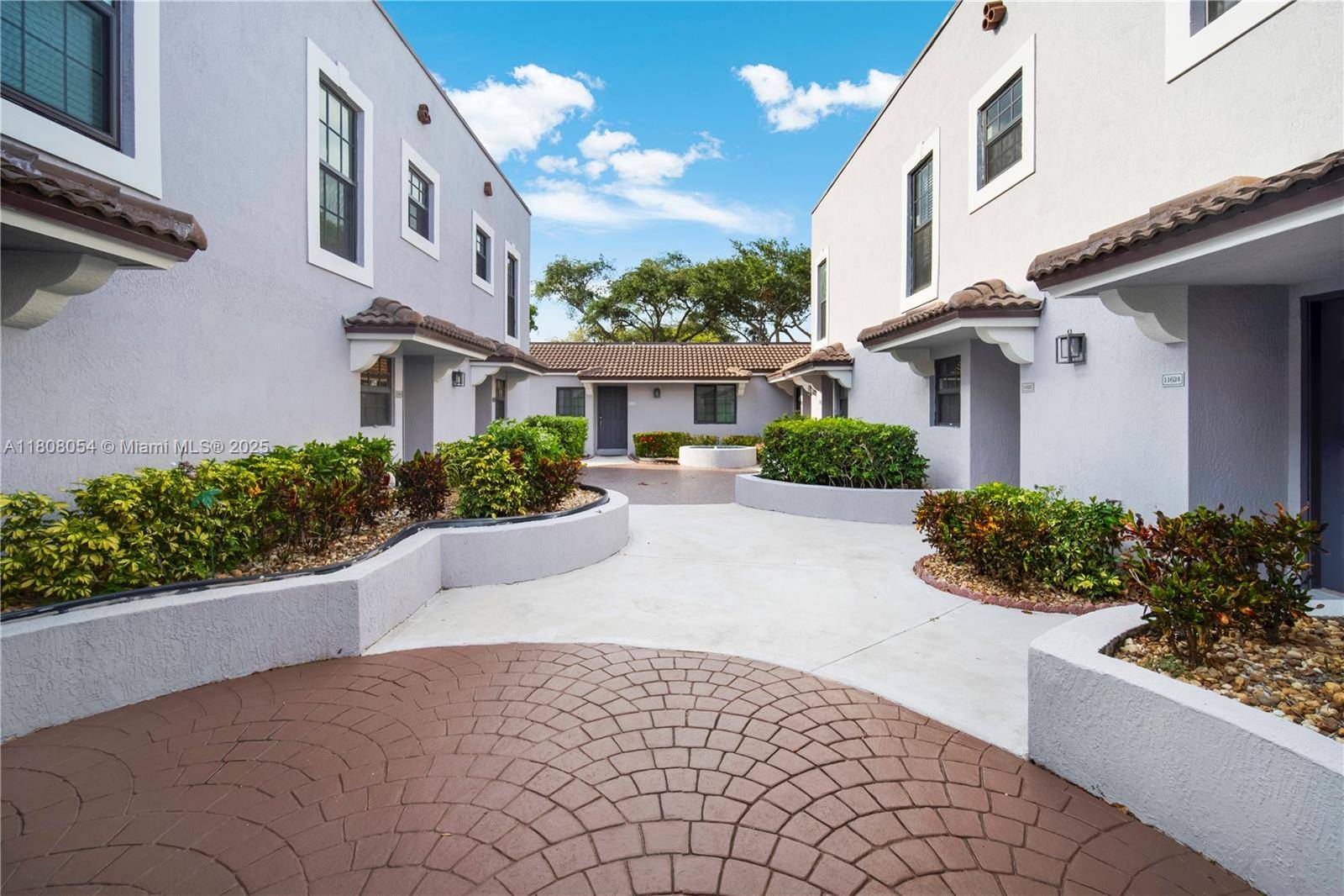 Pembroke Pines, FL 33026,11604 NW 11th St