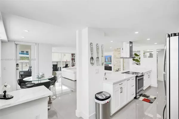 Hollywood, FL 33019,2751 S Ocean Dr #301S