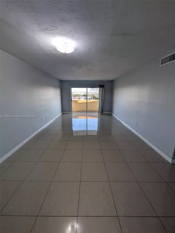 Miami, FL 33143,7410 SW 82nd St #K411
