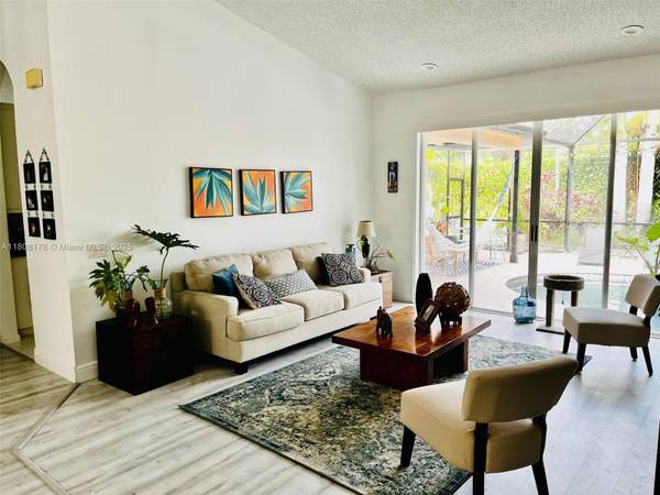 1987 S Landing Way, Weston, FL 33326