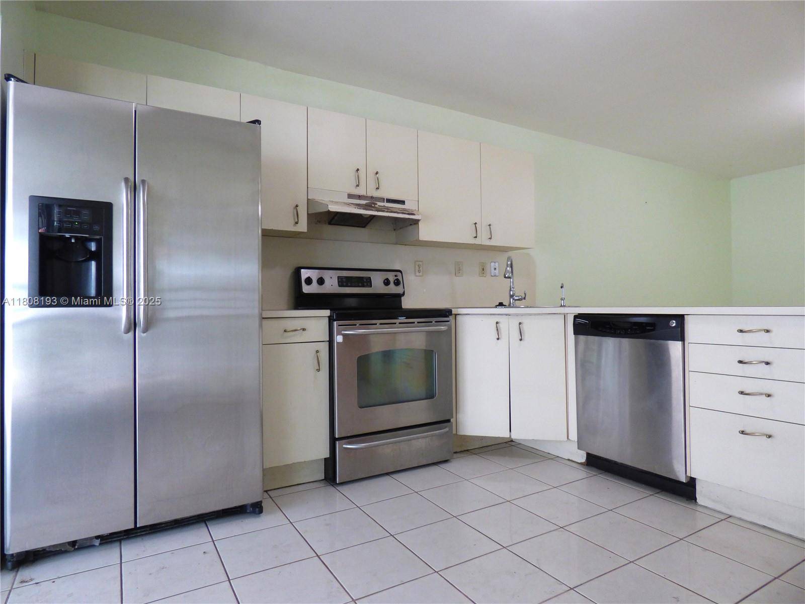 Hialeah Gardens, FL 33018,9023 NW 113th St