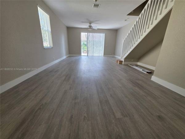 Weston, FL 33327,2076 Hacienda Ter #2076