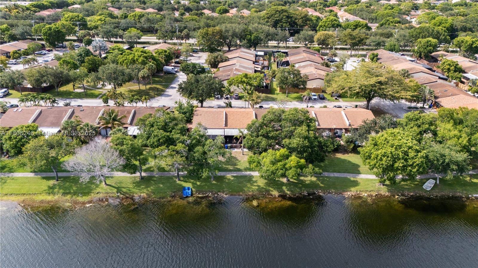 Pembroke Pines, FL 33026,10760 Hickory Ave