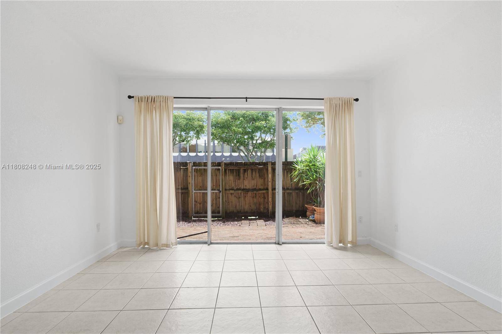 Miami, FL 33176,10900 SW 104th St #121