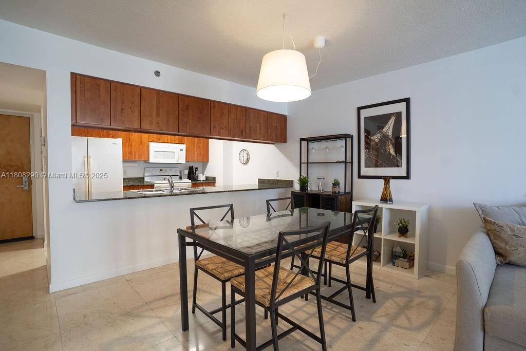 Miami, FL 33131,1200 Brickell Bay Dr #2806