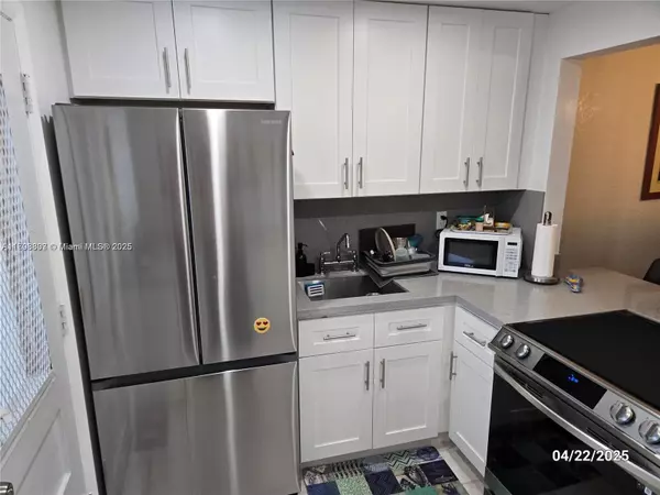 Aventura, FL 33160,2905 Point East Dr #L608