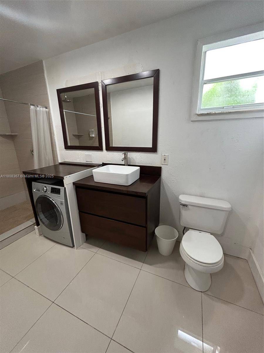 Oakland Park, FL 33334,1531 NE 35th St #3