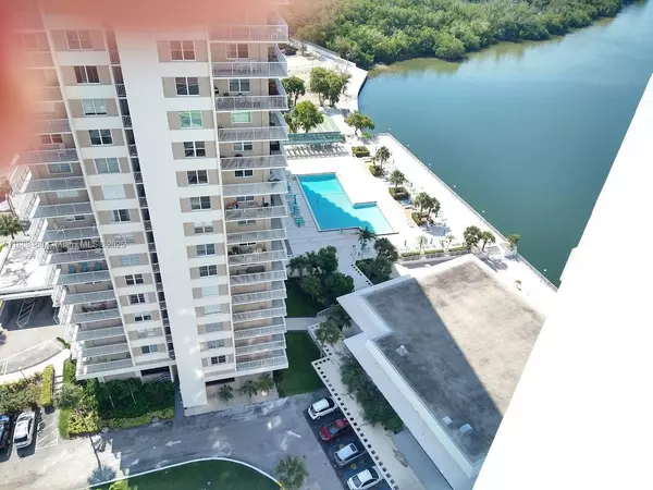 Sunny Isles Beach, FL 33160,500 Bayview Dr #2031