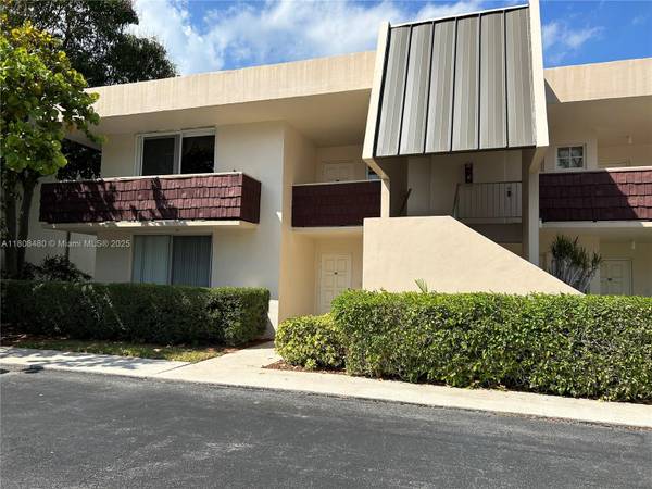 2701 S Palm Aire Dr #104, Pompano Beach, FL 33069