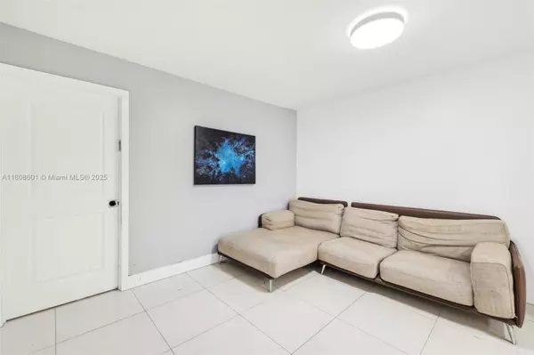 Miami, FL 33179,1351 NE Miami Gardens Dr #1111E