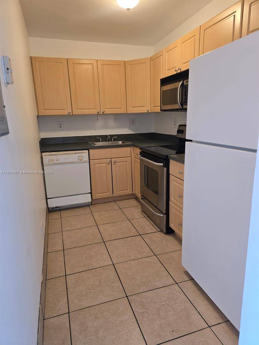 Plantation, FL 33324,405 S Pine Island Rd #401D