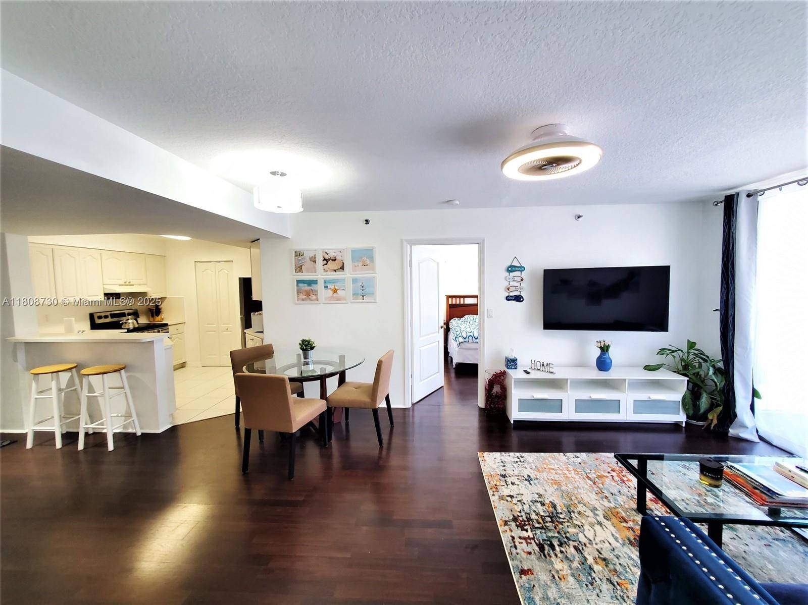 Miami Beach, FL 33140,2642 Collins Ave #305