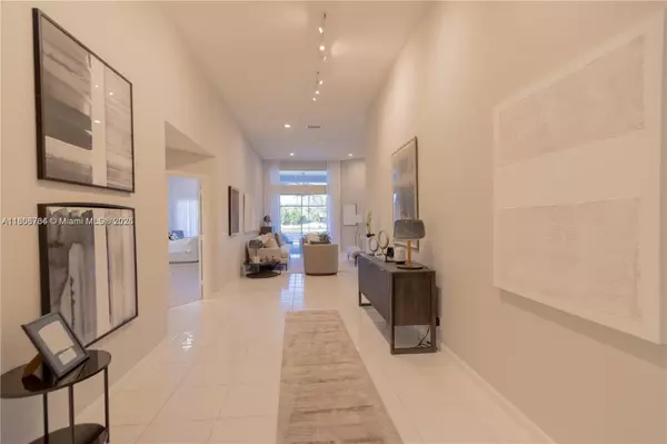 Weston, FL 33332,2883 Oakbrook Dr #2883