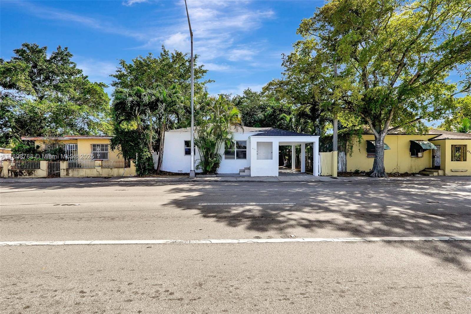 Miami, FL 33150,812 NW 103rd St