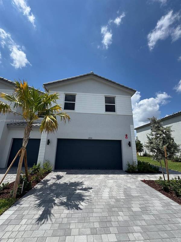 18418 SW 2nd St, Pembroke Pines, FL 33029