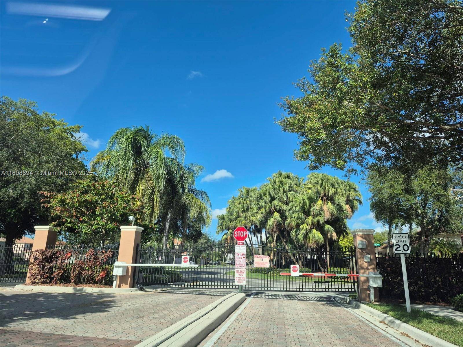Pembroke Pines, FL 33024,1870 NW 100th Way