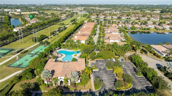3990 NW 85th Ave, Cooper City, FL 33024