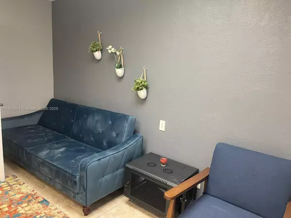 Lauderhill, FL 33313,2331 N State Road 7 #121