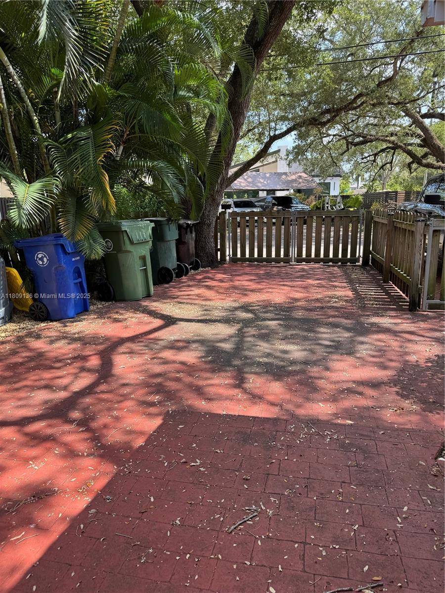 Fort Lauderdale, FL 33312,817 SW 4th Ct