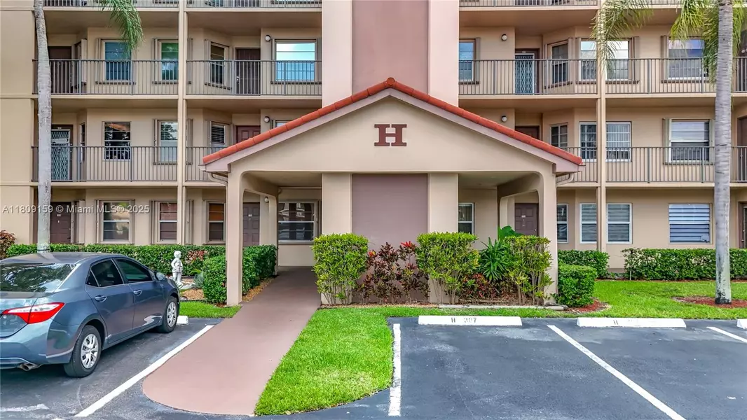 1100 SW 130th Ave #111H, Pembroke Pines, FL 33027