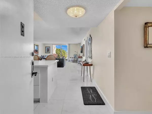 Hallandale Beach, FL 33009,1865 S Ocean Dr #4N