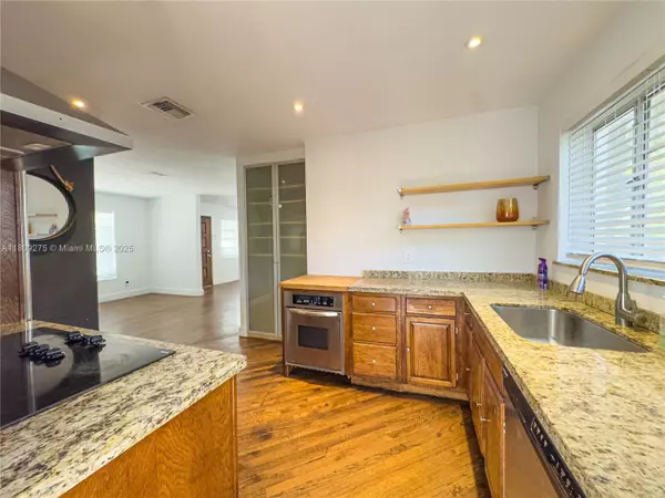 El Portal, FL 33138,400 NE 86th St