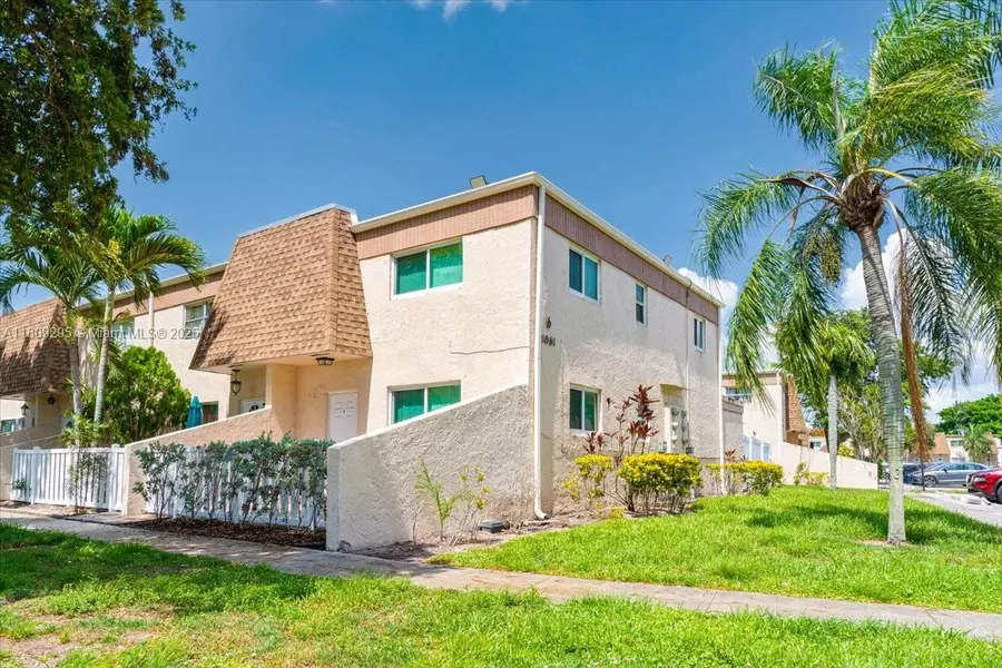 1061 NW 80th Ave #J, Margate, FL 33063