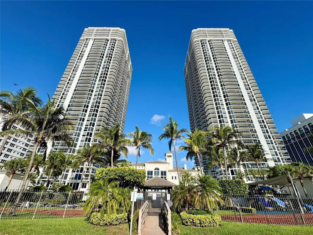 Miami Beach, FL 33140,4779 Collins Ave #2106