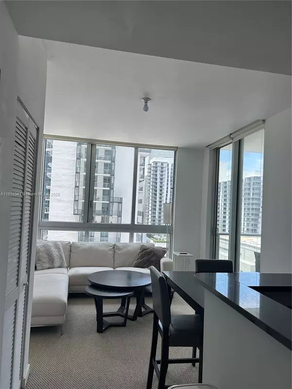 Miami, FL 33131,300 S Biscayne Blvd #T-2011