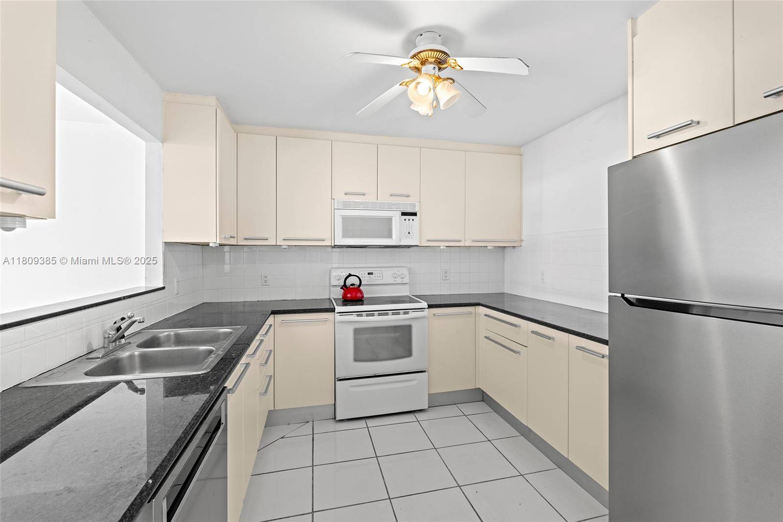 Aventura, FL 33160,2780 NE 183rd St #1911