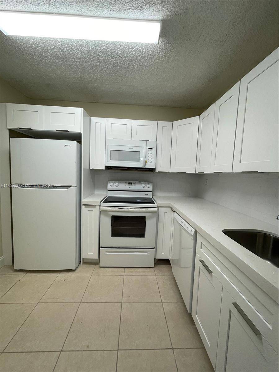 Miramar, FL 33025,3470 Foxcroft Rd #111