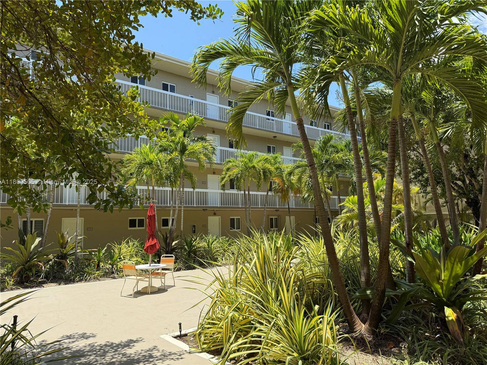 Miami, FL 33143,7800 Camino Real #H-411