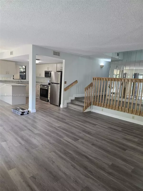 Davie, FL 33314,4705 SW 62nd Ave #201