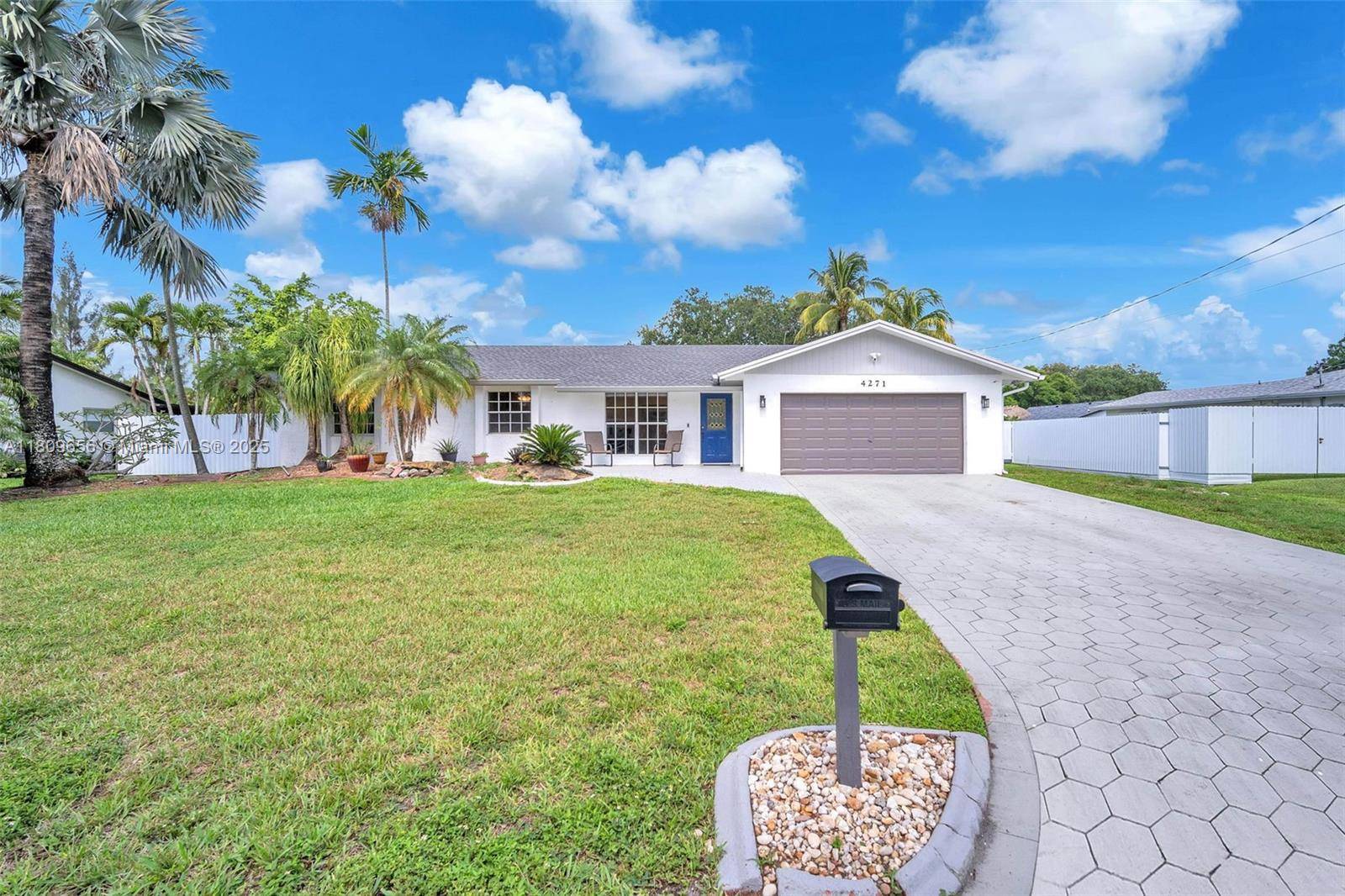 4271 SW 67th Ter, Davie, FL 33314