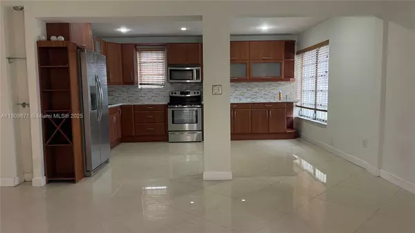 Hallandale Beach, FL 33009,421 NE 1st St #119