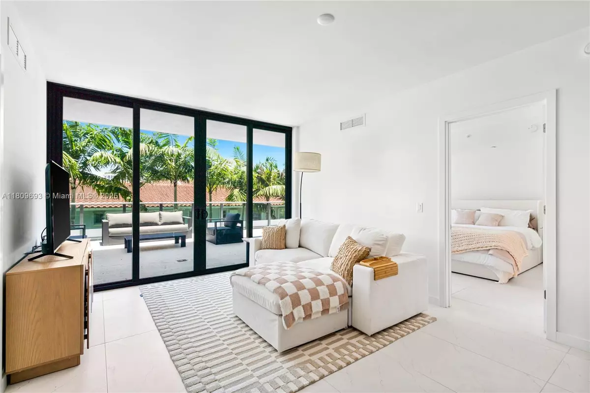Bay Harbor Islands, FL 33154,9901 W Bay Harbor Dr #305