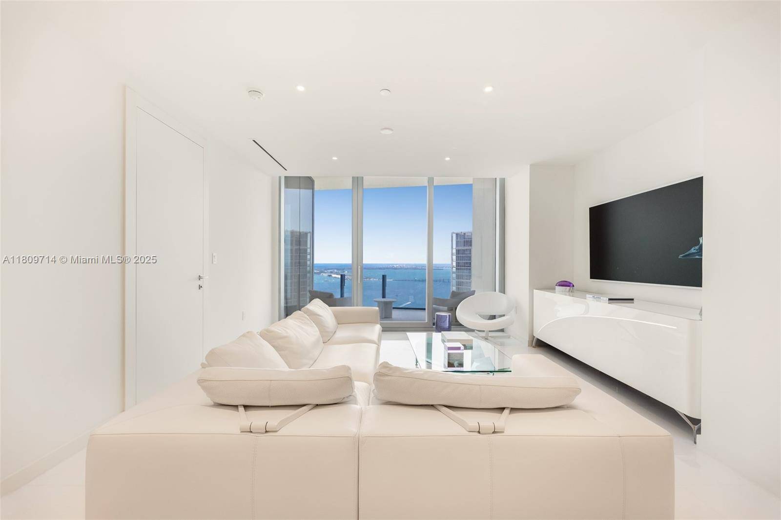 Miami, FL 33131,300 Biscayne Blvd Way #5205W