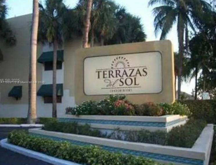 2660 W 76th St #211, Hialeah, FL 33016