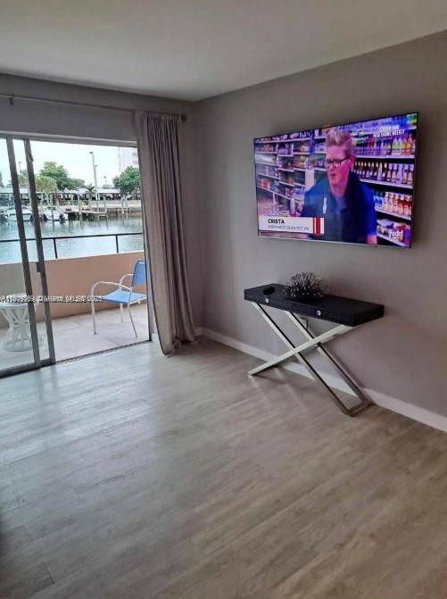 Sunny Isles Beach, FL 33160,220 Kings Point Dr #106