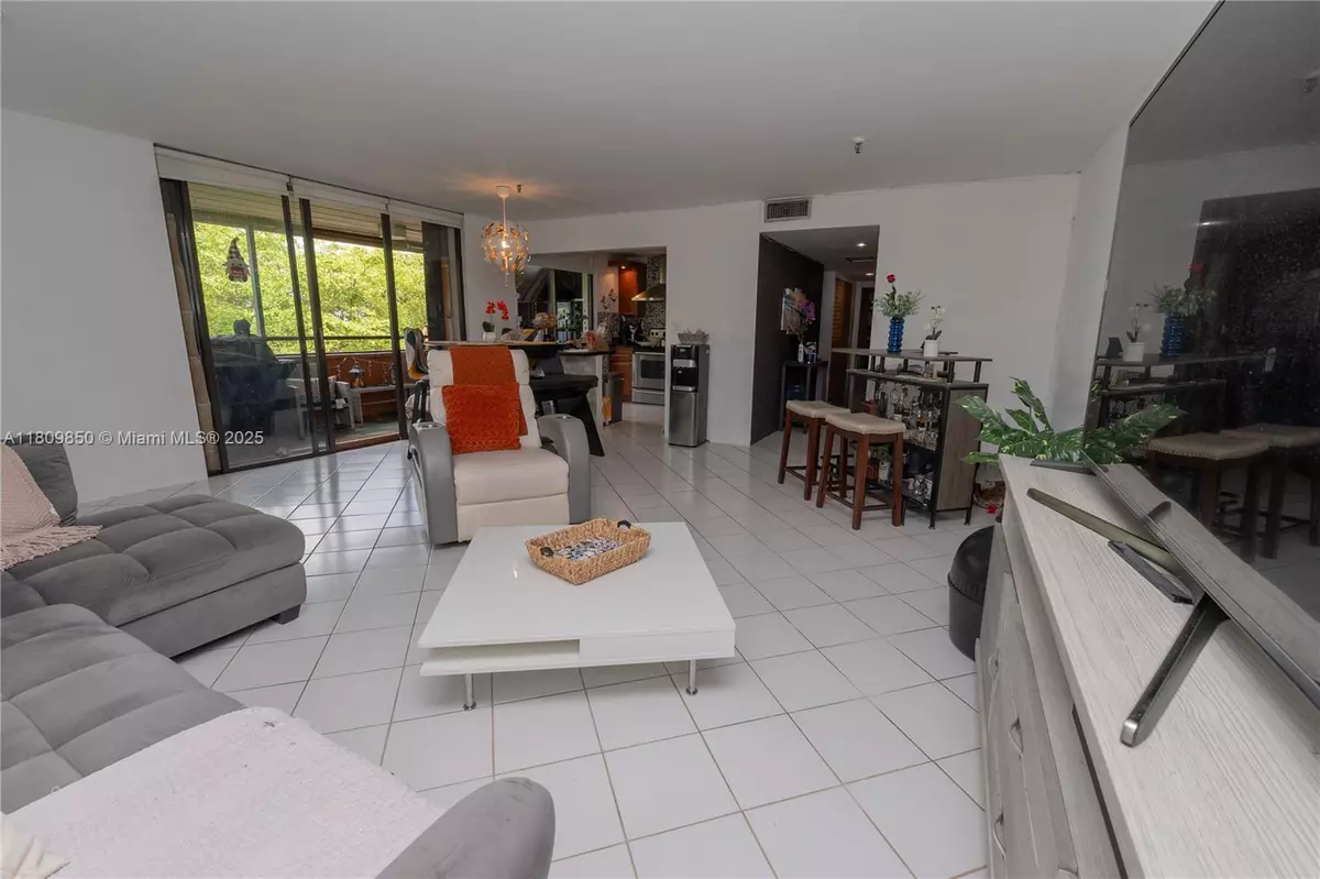 Miami, FL 33179,665 NE 195th St #419