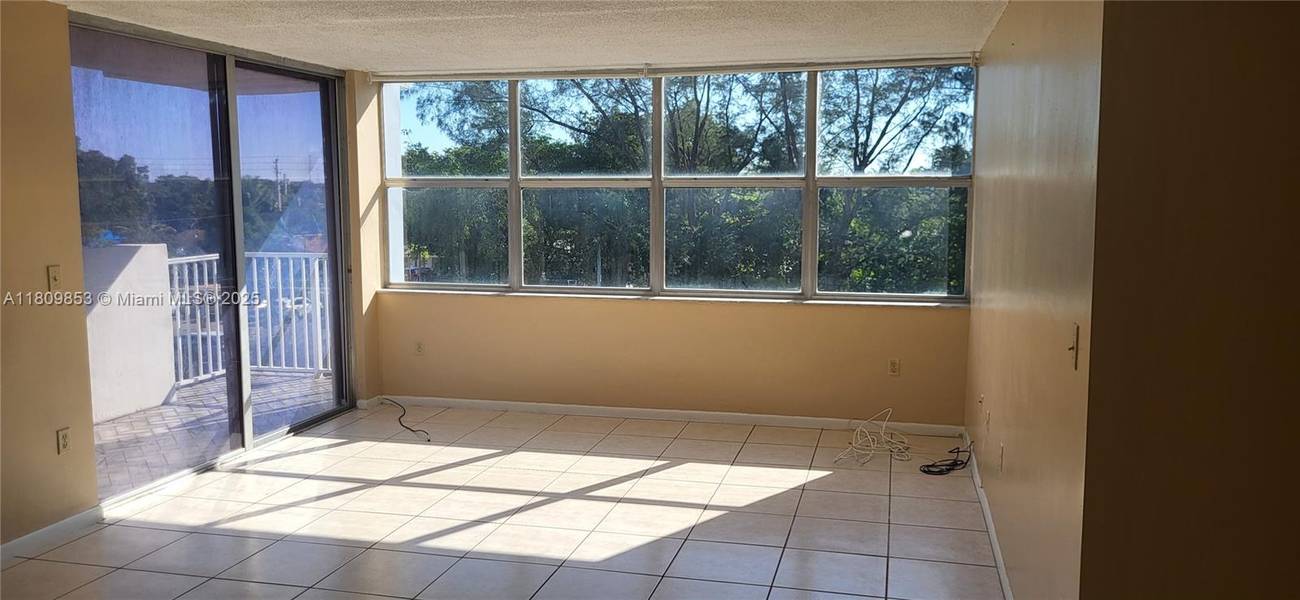 1300 NE Miami Gardens Dr #407E, Miami, FL 33179