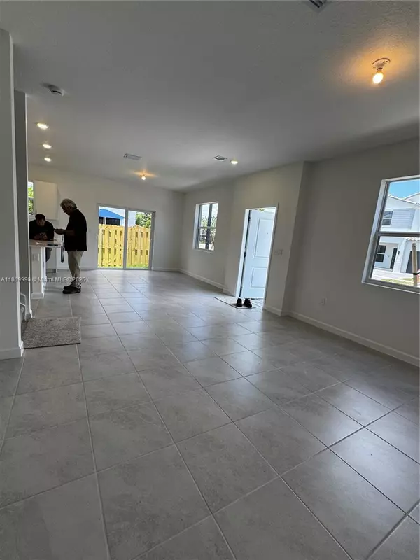 Pembroke Pines, FL 33029,128 SW 184 way #128
